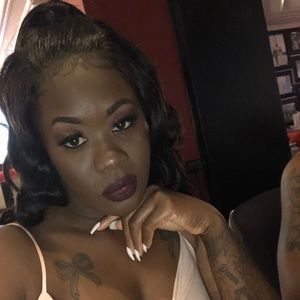 Meet your Posher, Dominique